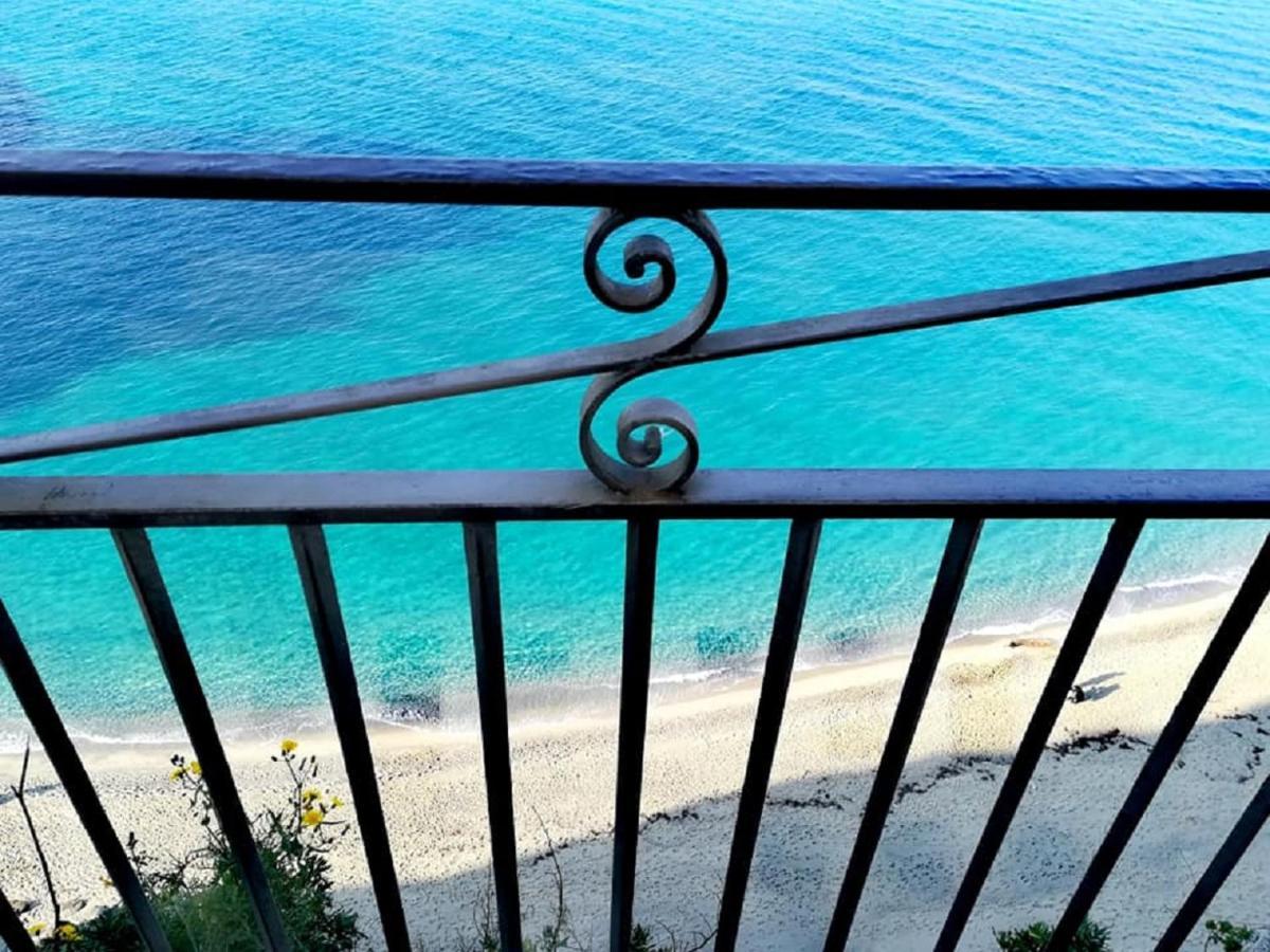 Ninfa Sul Mare Apartments 50 M E T R I Dal Mare Parcheggio Gratuito Custodito Capo Vaticano Exteriör bild